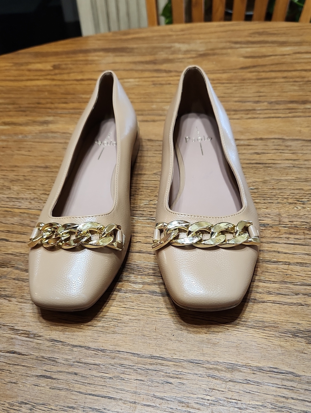 Linea Paolo Tan Flats W/gold Chain Detail Size 7.5